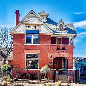 2* Bed & Breakfast Off Broadway