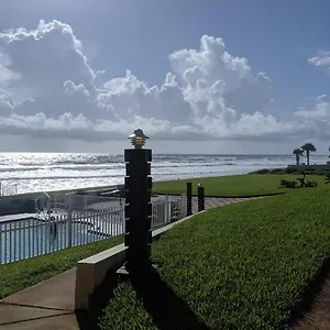 Shoreline & - Beachfront Hotel Daytona Beach