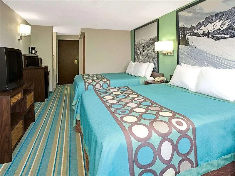 Super 8 By Wyndham Denver Stapleton Hotel