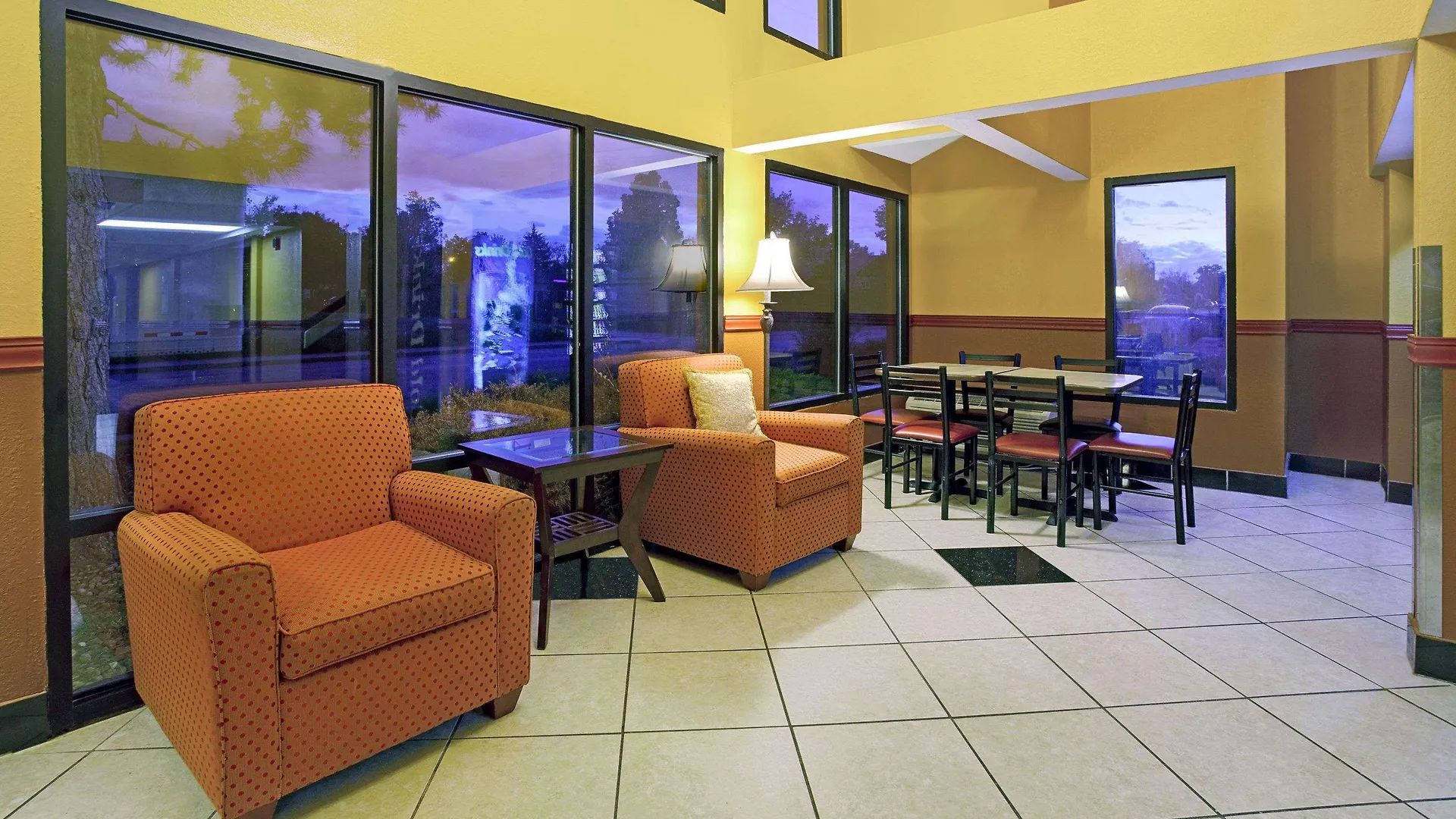 Super 8 By Wyndham Denver Stapleton Hotel