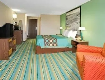 Super 8 By Wyndham Denver Stapleton